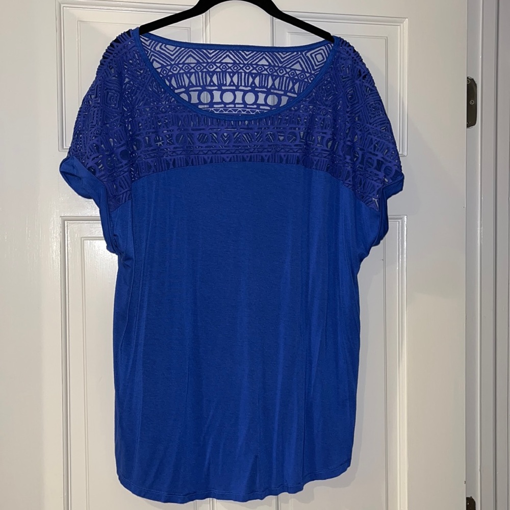 Lane Bryant Plus Size 14/16 Dolman Sleeve T-Shirt with Mesh Design Neckline.